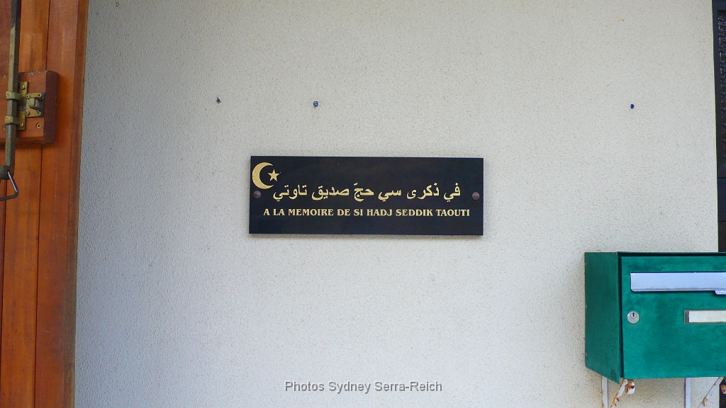 Nouvelle Caledonie  le cimetiere des arabes a Nessadiou pres de Bourail prisonniers arabes  deportes en Nelle Caledonie en 1864 et 1897 ..JPG - Nouvelle-Calédonie - Le cimetière des arabes à Nessadiou près de Bourail prisonniers arabes  déportés en Nelle-Calédonie en 1864 et 1897 - Leurs descendants vivent à Nessadiou et dans les environs . Août 2014